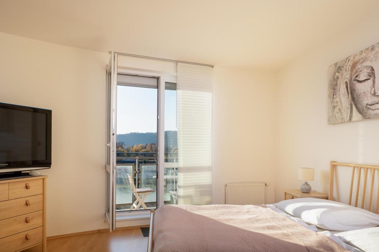 Sunny In Modrany By Days Appartamento